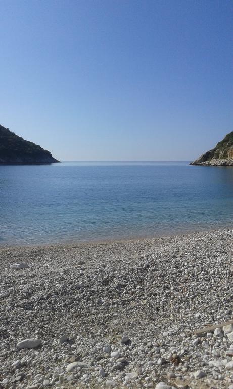 Vila Bello Ksamil Bilik gambar
